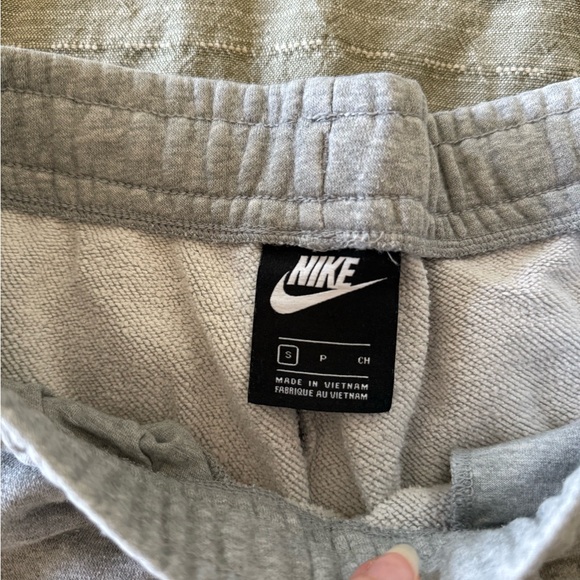 Nike women’s Gray Jogger Pants - Picture 3 of 6